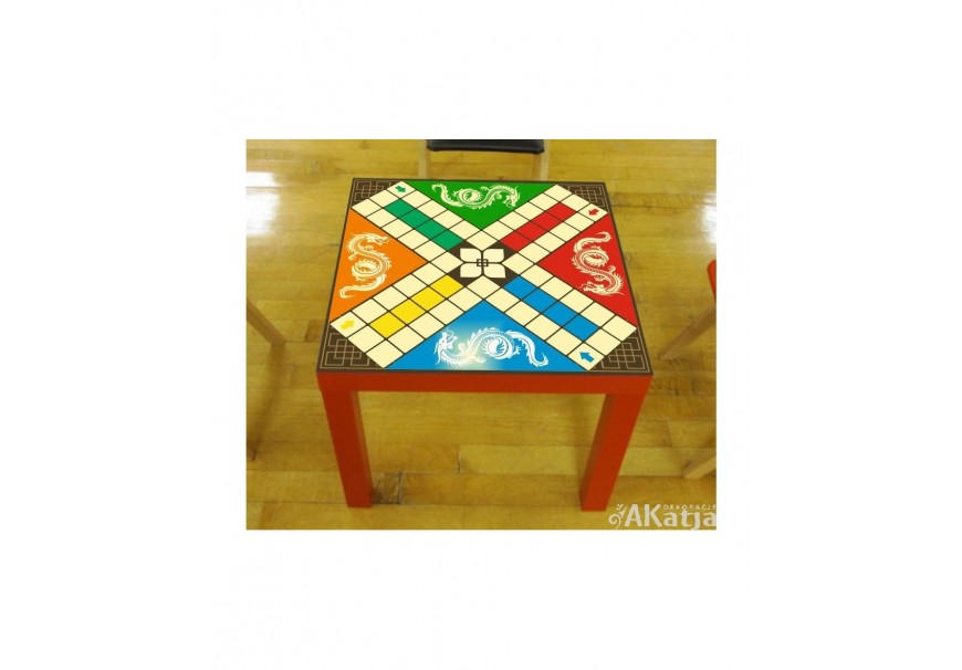 Nowoczesna świetlica szkolna – stoliki, które zawsze są gotowe do zabawy