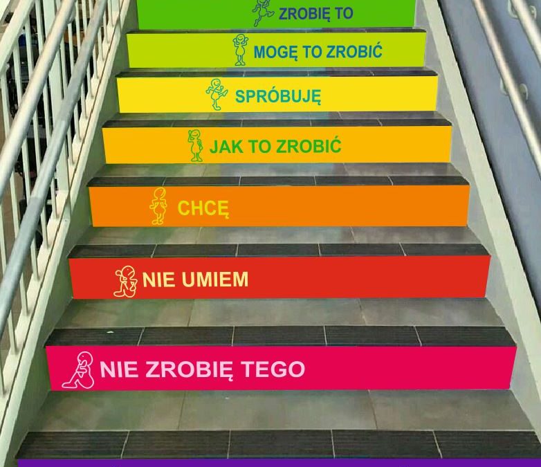 Sztuka motywowania i wspierania uczniów – naklejki na schody jako narzędzie poprawiające atmosferę w szkole