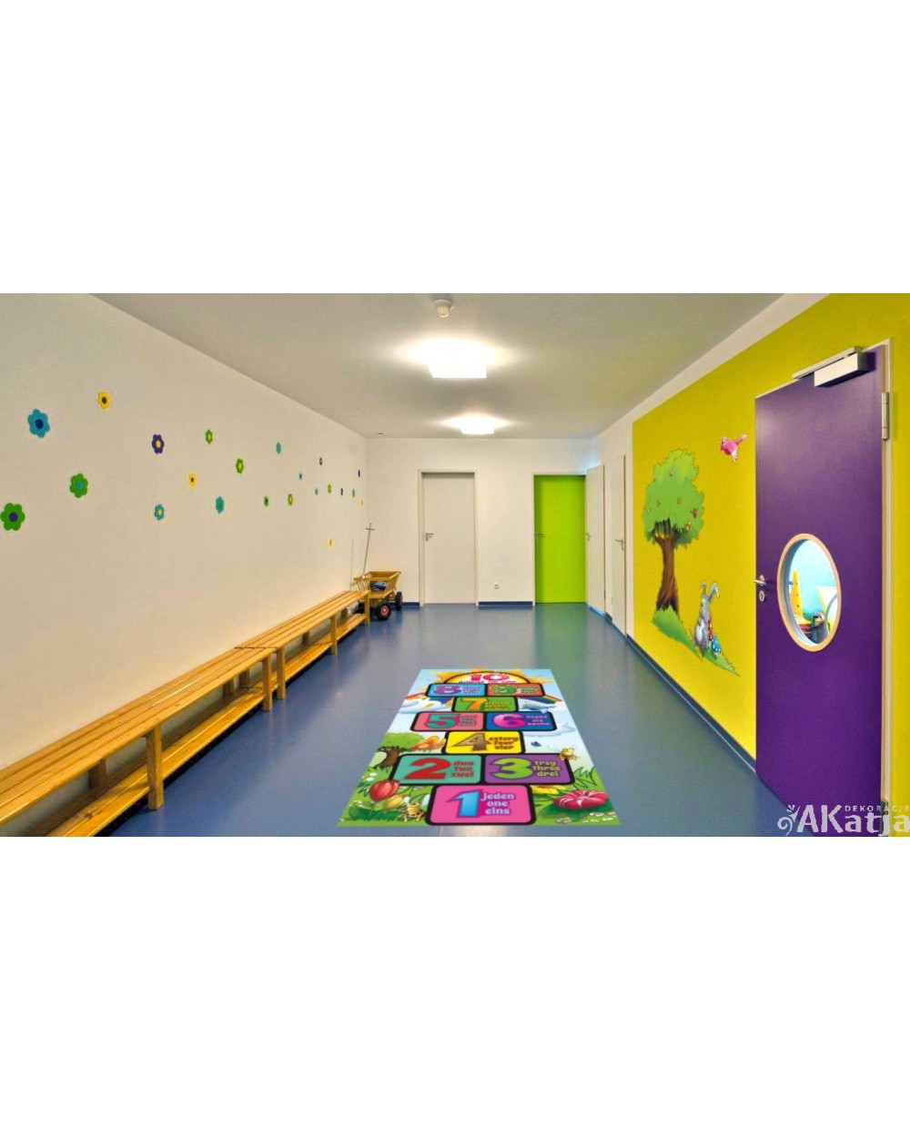 podlogowa-gra-w-klasy-bajkowa dzień matematyki w szkole